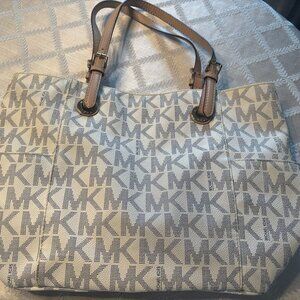 Michael Kors E/W Beige Jet Set Tote Bag